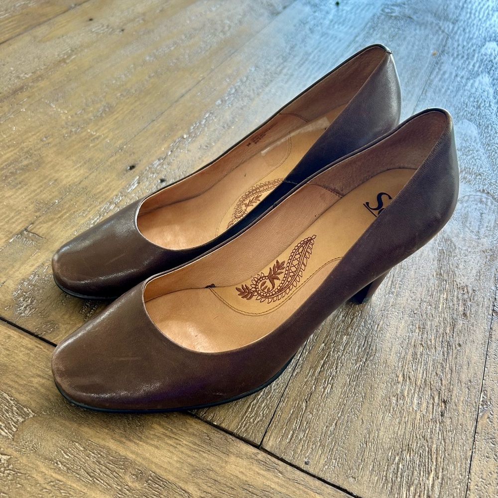 Soft brown pumps size 9M